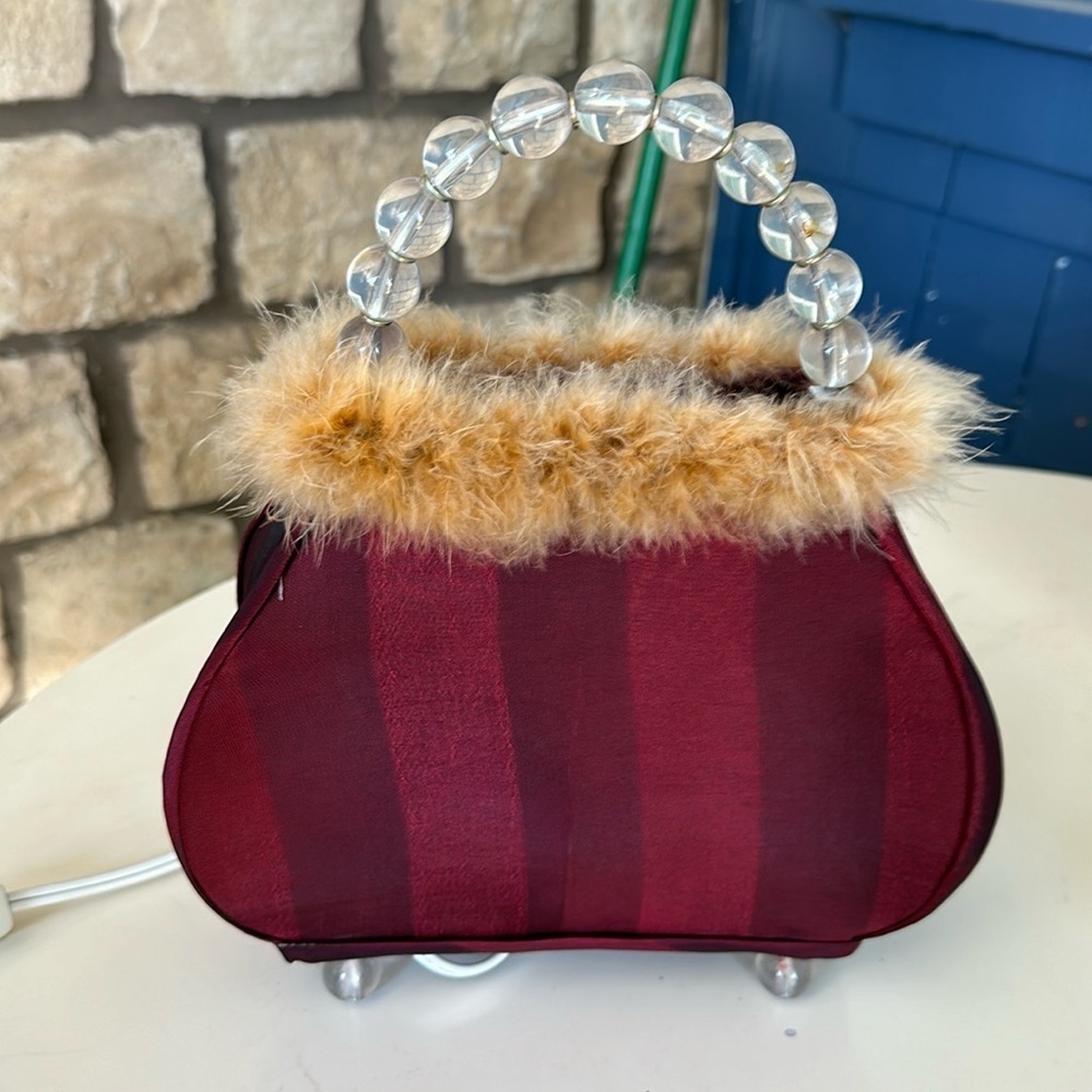 ♥️♥️♥️Burgundy purse Night light silky feather trim